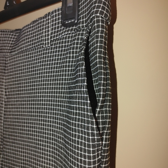 Rafaella Stylish Black and White Flat Front Checkered Pants, Size 10 - Picture 5 of 6